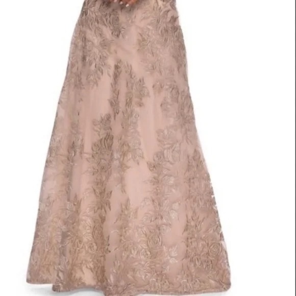 La Femme Lace V Neck A-Line Dress - Picture 4 of 8